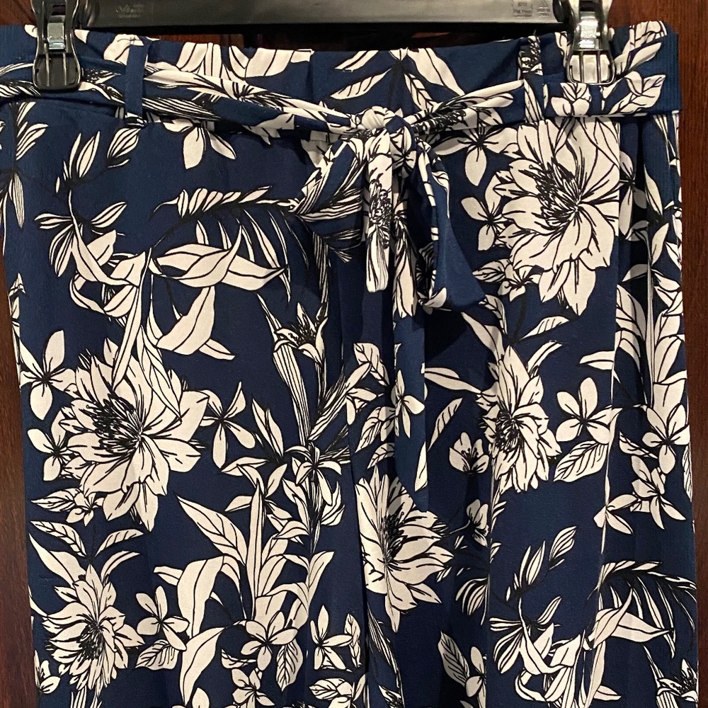 New Directions Tie Waist Shorts